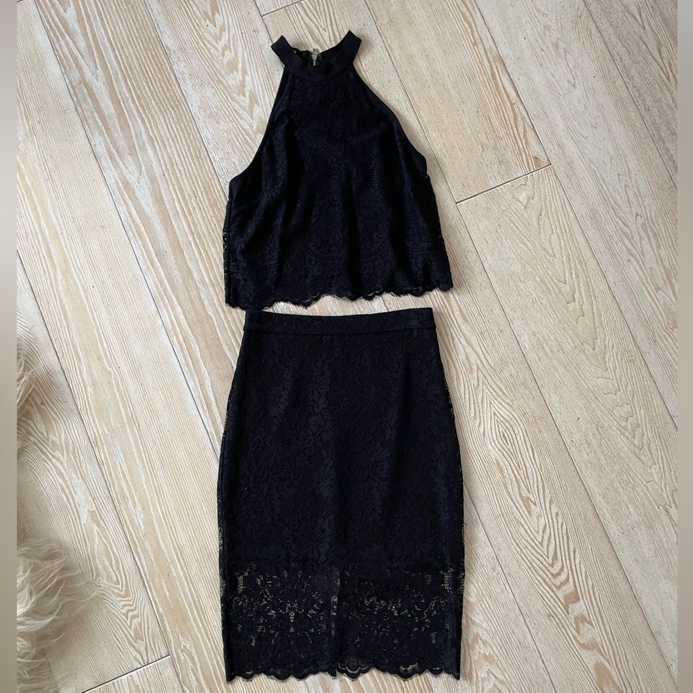 BEBE matching set - Lace skirt and crop top